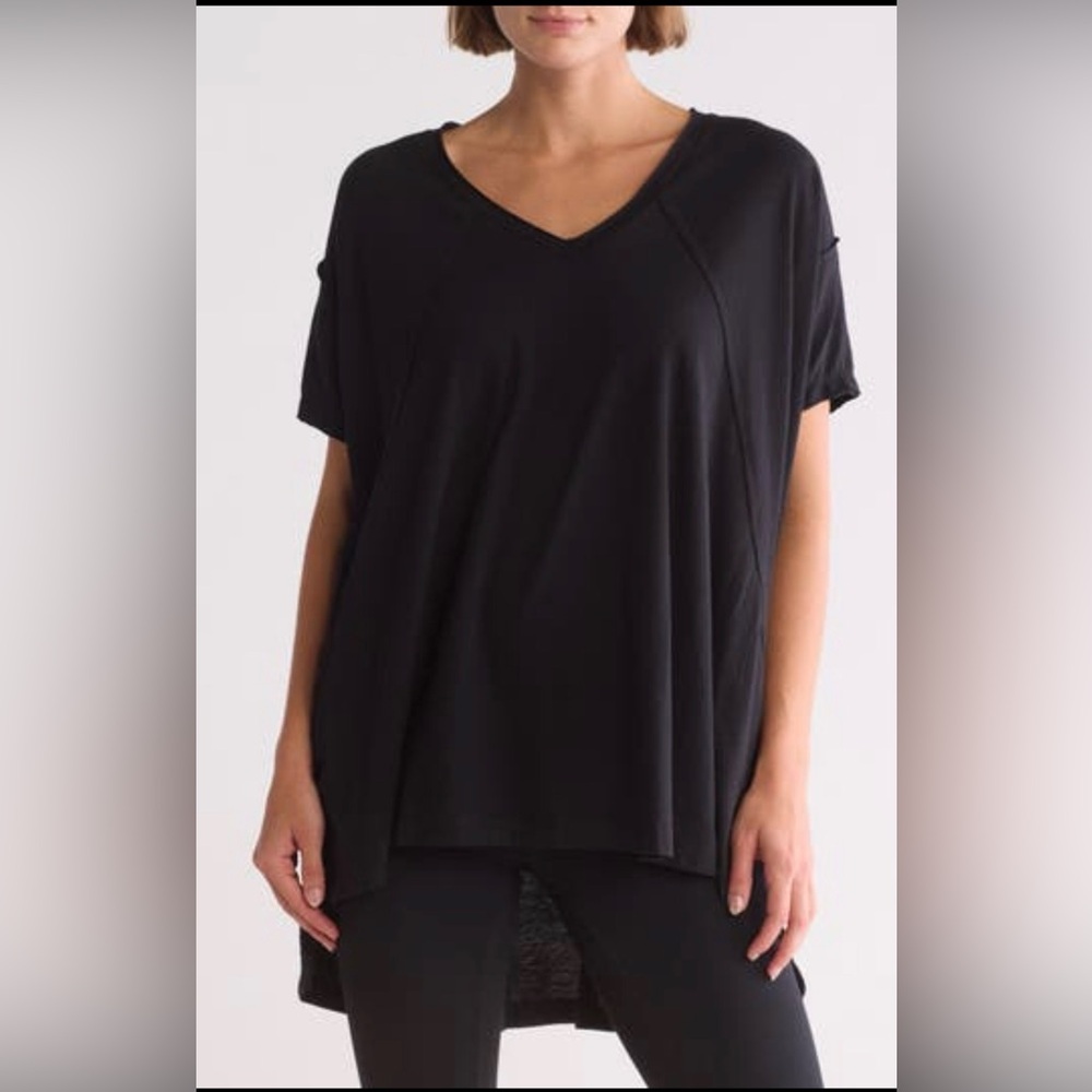 Free People (free movement) CITY VIBES TEE. - Med.